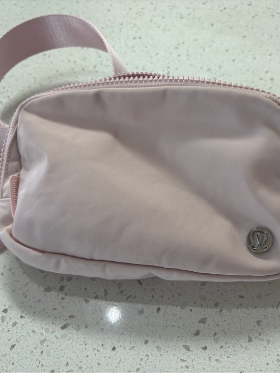 lululemon athletica Handbags - Lululemon Light Pink 1L Everywhere Belt Bag